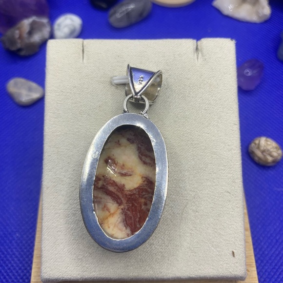 Classic Red Jasper Pendant in Vintage Style Setting! 925 Sterling Silver Overlay - Picture 12 of 15